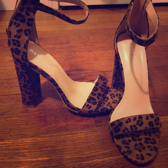 Two strap heels - Picture 1 of 4